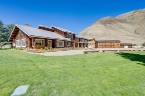 Remote Idaho Mountain Lodge with River Access!